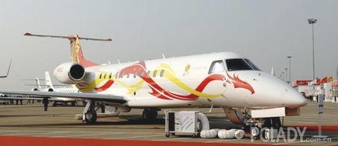 如果你哪天看见机尾有“龙”字Logo的“灰机”从天划过，那就是Duang哥驾到喽~
