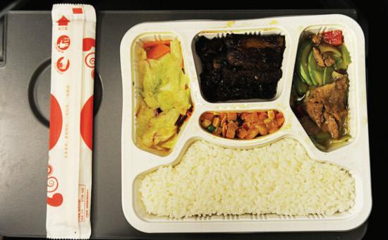 记者实拍体验沪昆高铁 时速298公里运行平稳