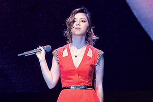 耍大牌？邓紫棋香港演出 拒绝接受访问