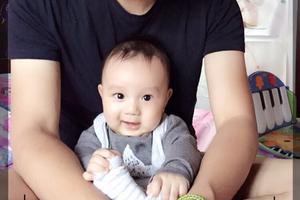 汪涵与儿子合影 父子俩笑容神同步(图)