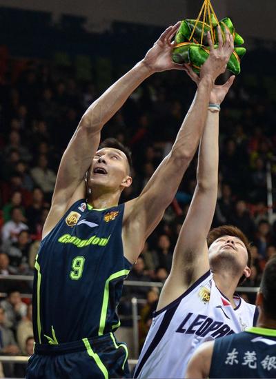 篮球变粽子! 端午节看球星们如何抢粽子!