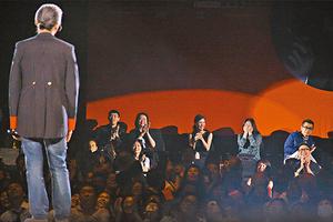 男友潘源良高调示爱 李丽珍害羞掩面