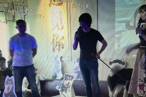 韩寒宠物狗粉丝见面会 王思聪爱犬来相亲