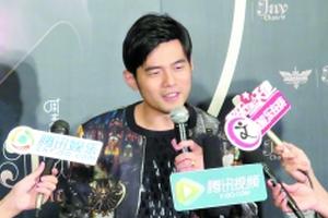 周杰伦端午节不陪爱妻 外出忙赚奶粉钱