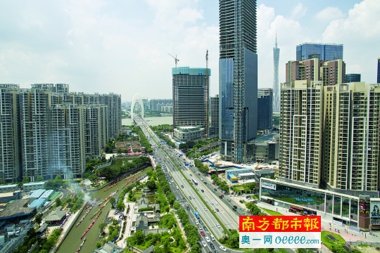 6月20日,端午节,一年一度的猎德龙舟招景在猎德村举行,不少市民前来围观。南都记者 黎湛均 张志韬 航拍
