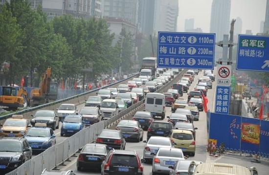 合肥南熏门桥改造交通拥堵 市民上班请绕行