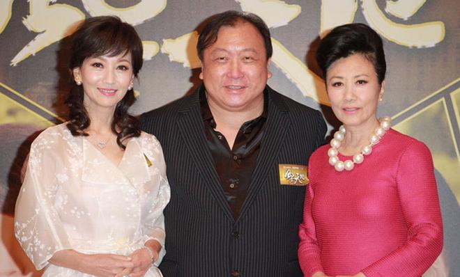 61岁赵雅芝与67岁汪明荃亲密合影破不合传闻