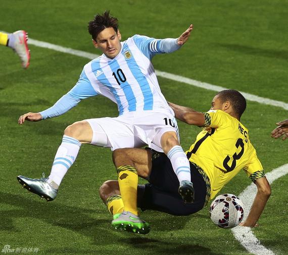 梅西领衔美洲杯小组赛最佳阵