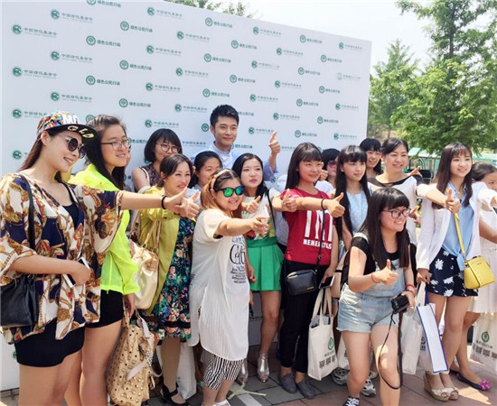 张丹峰获封绿色公益大使 隔空示爱洪欣|张丹峰