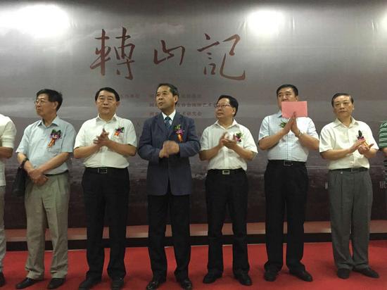 青年畫家孫巖歐洲風景油畫展鄭州開幕