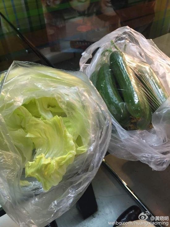 黄晓明午饭：菜叶和黄瓜