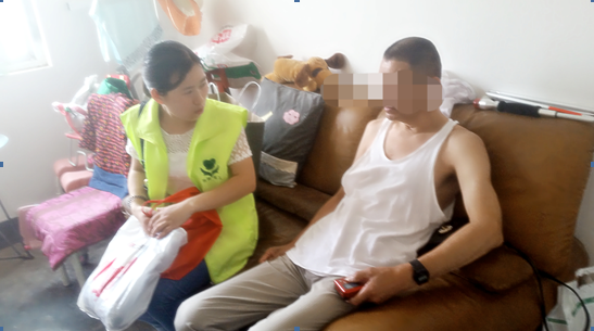 樂民社工端午慰問(wèn)殘疾人家庭