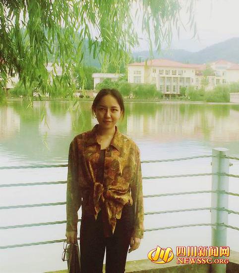 成都高校<em>美女</em>毕业生狂爱写字 梦想建个人字库