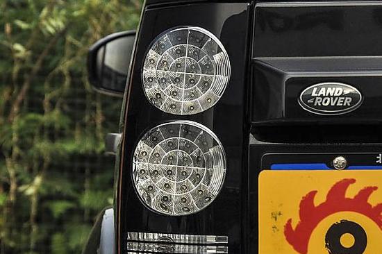 发现4的竖直尾灯