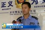 實拍三醉漢當街砍人毆打警察 遭鳴槍示警后奪槍