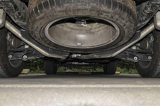 发现4使用了非承载式车身