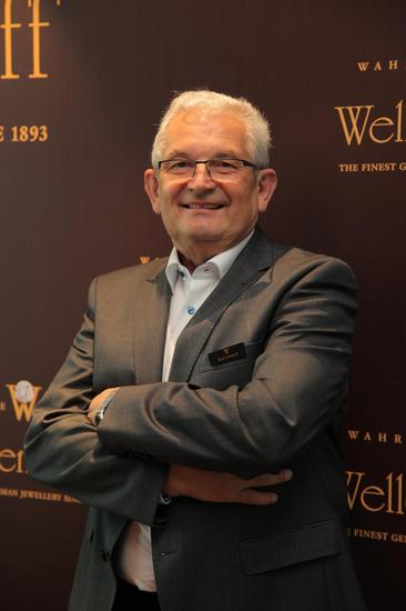 华洛芙最资深金匠师卡尔·乌贝奇先生(Mr. Karl Urbitsch)