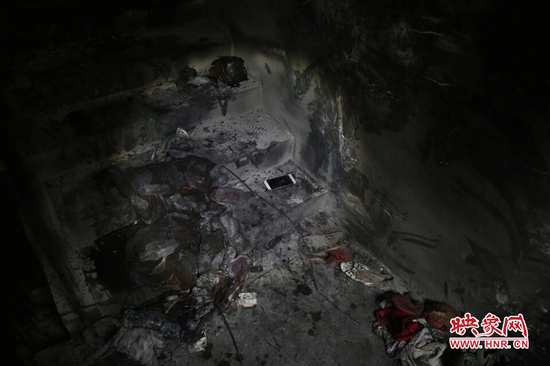 6月25日2時50分，市公安局119接報：鄭州市西關虎屯小區一單元樓底層電表箱著火。隨后消防迅速出警，目前火己撲滅。