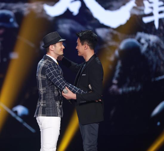 黄晓明、佟大为现场秀华尔兹