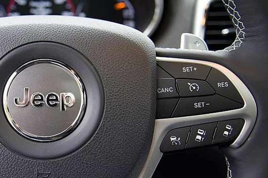 大切诺基配备了自适应巡航功能