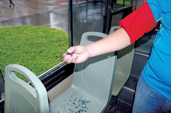 鄭州公交車行駛中突遭襲擊