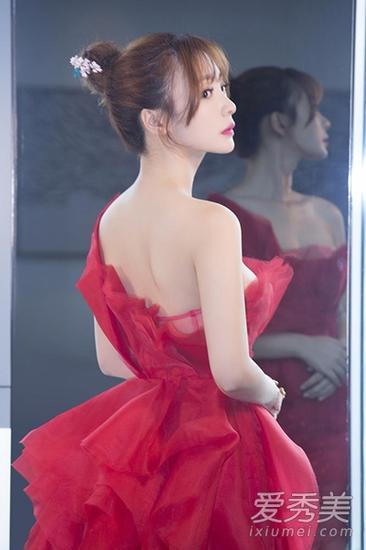 红色礼服裙