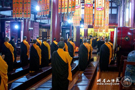 峨眉山各寺举行庄严法会 追思缅怀德林长老