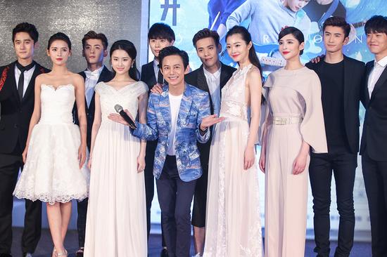 《栀子花开》主创亮相电影新力量盛典红毯