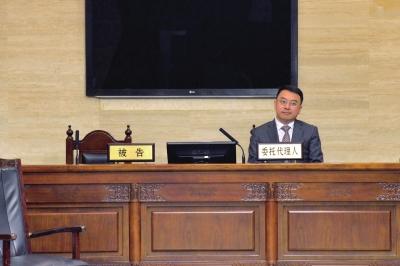崔永元未到庭,其代理律师出庭。