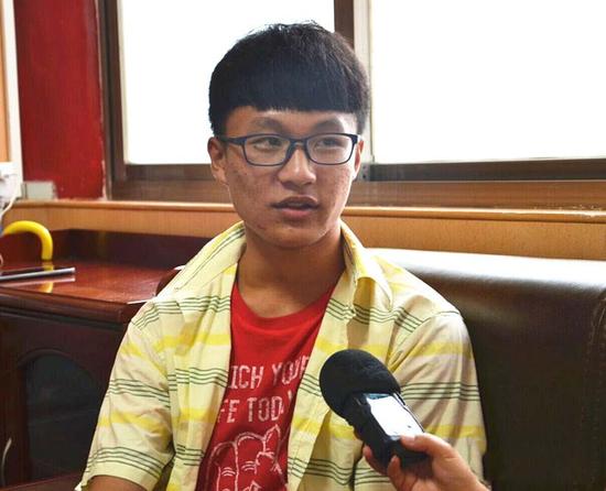 贵州高考3状元写真 学霸称回家一般不带功课