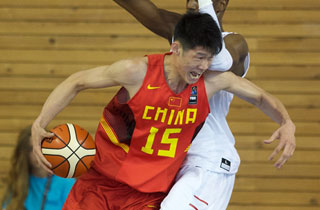 U19世青赛-中国首战憾负西班牙 胡金秋22+11