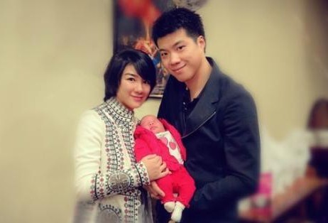 黄奕和前夫黄毅清资料图