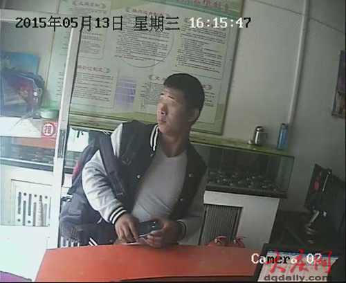 肇州人口_肇州人武部的工作人员在为刘树棠老人整理军功章. -承载光荣的老战