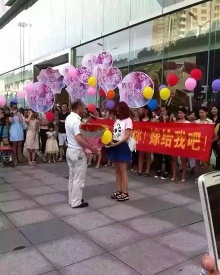 大叔求婚小萝莉