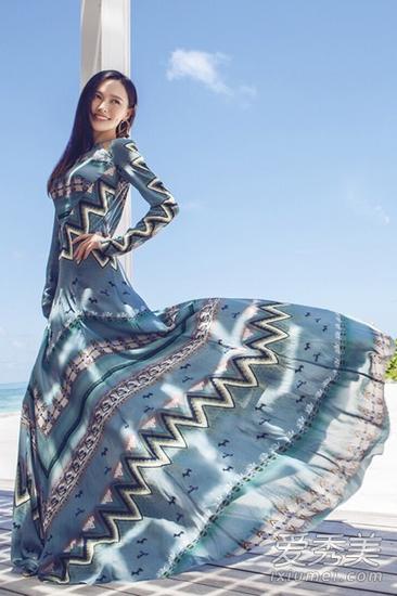 扔掉性感比基尼 糖糖示范清新范儿更吸睛|连衣