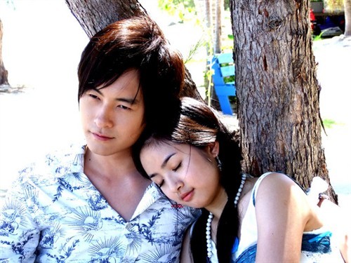 郑元畅、林依晨2005年合作《恶作剧之吻》，成为许多人心目中最佳经典银幕情侣。