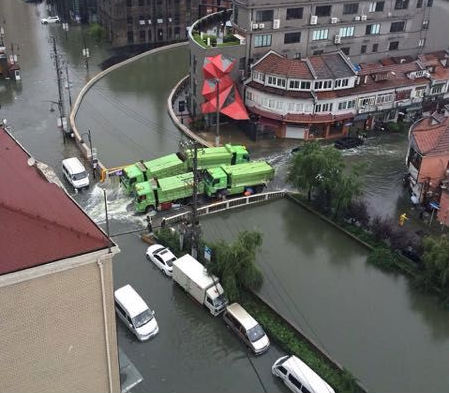 虹口区苏州河上的通州路桥出现险情