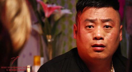 高成龙反串变美女 与宋晓峰上演搞笑爱情