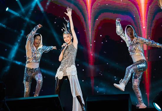 孙燕姿携“2015克卜勒世界巡演”终场登陆大连.3