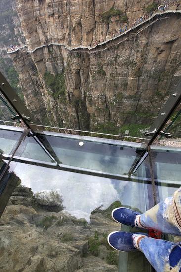 观峰林地貌走玻璃栈道 白石山自驾游_成都汽车