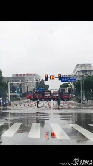 渣土车压桥