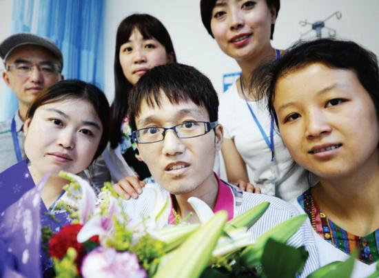 贵州医科大学学生重病住院 老师赴厦门送毕业