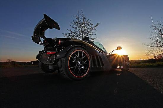 赛道野兽KTM X-BOW GT迪拜金特别版