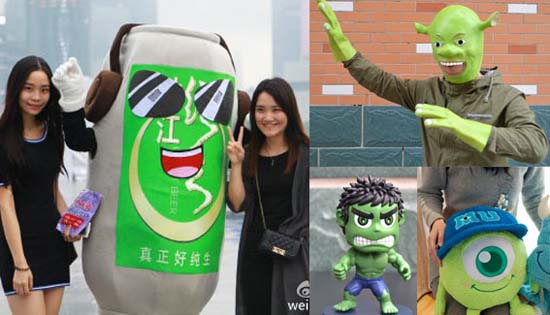 图左是在广州纯生哥受美女追捧,图右是海口网民对怪兽公告的各种猜测