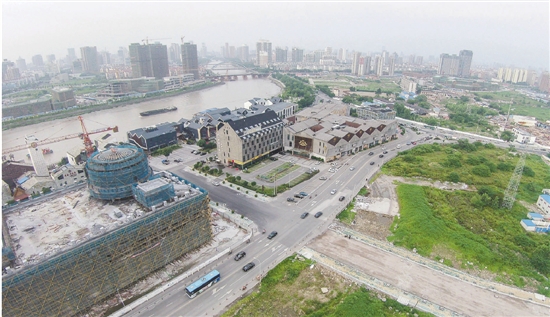 长丰桥南侧脚下五年没路灯