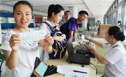 暑运期间，市内各汽车站将进校园出售学生专线车票。记者 吴帅 摄