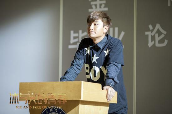 贾乃亮在答辩现场