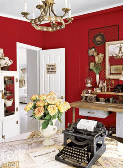 只需用红色的墙面，红色的装饰物就能营造火热的氛围