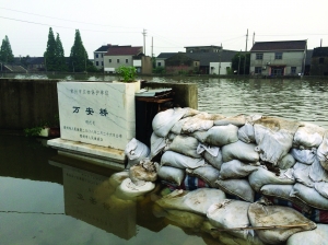 常州万安桥淹水 现代快报记者 刘国庆 摄