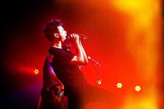 张恒远舟山开唱 释放摇滚正能量|LiveHouse|摇滚|舟山_新浪娱乐_新浪网